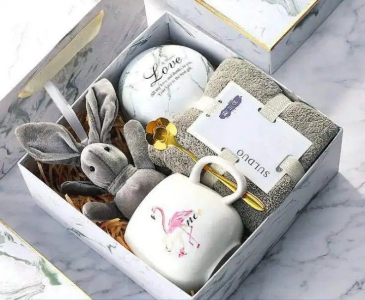 Ladies Beautiful Unique Best Sell New Gift Set 2024 Innovation Lovely Ceramic Cup Towel Gift Set wedding gifts for guests