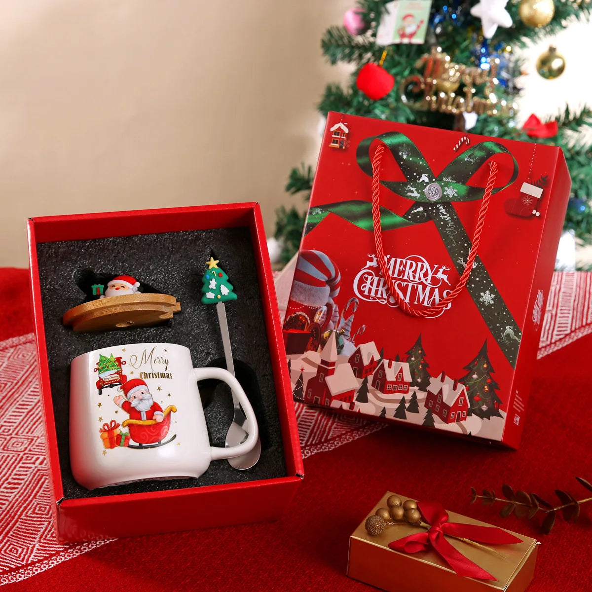 New Design 400ml Christmas Ceramic Coffee Cup Mug Santa Porcelain Gift Reusable Travel Decoration Mugs Cups with Wood Lid Spoon