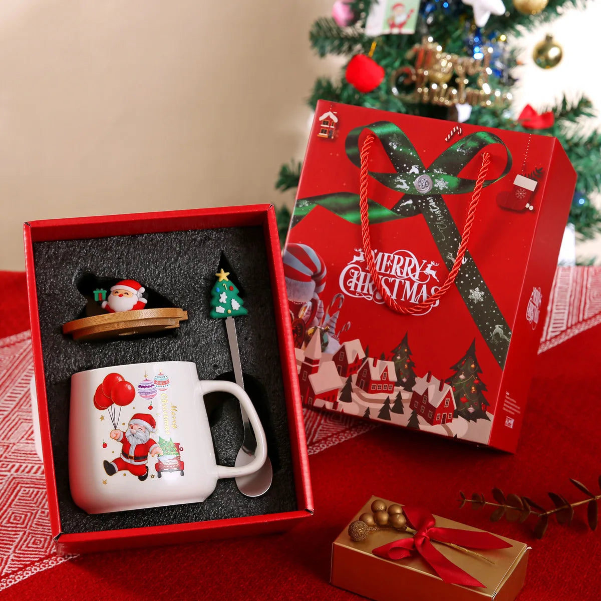 New Design 400ml Christmas Ceramic Coffee Cup Mug Santa Porcelain Gift Reusable Travel Decoration Mugs Cups with Wood Lid Spoon