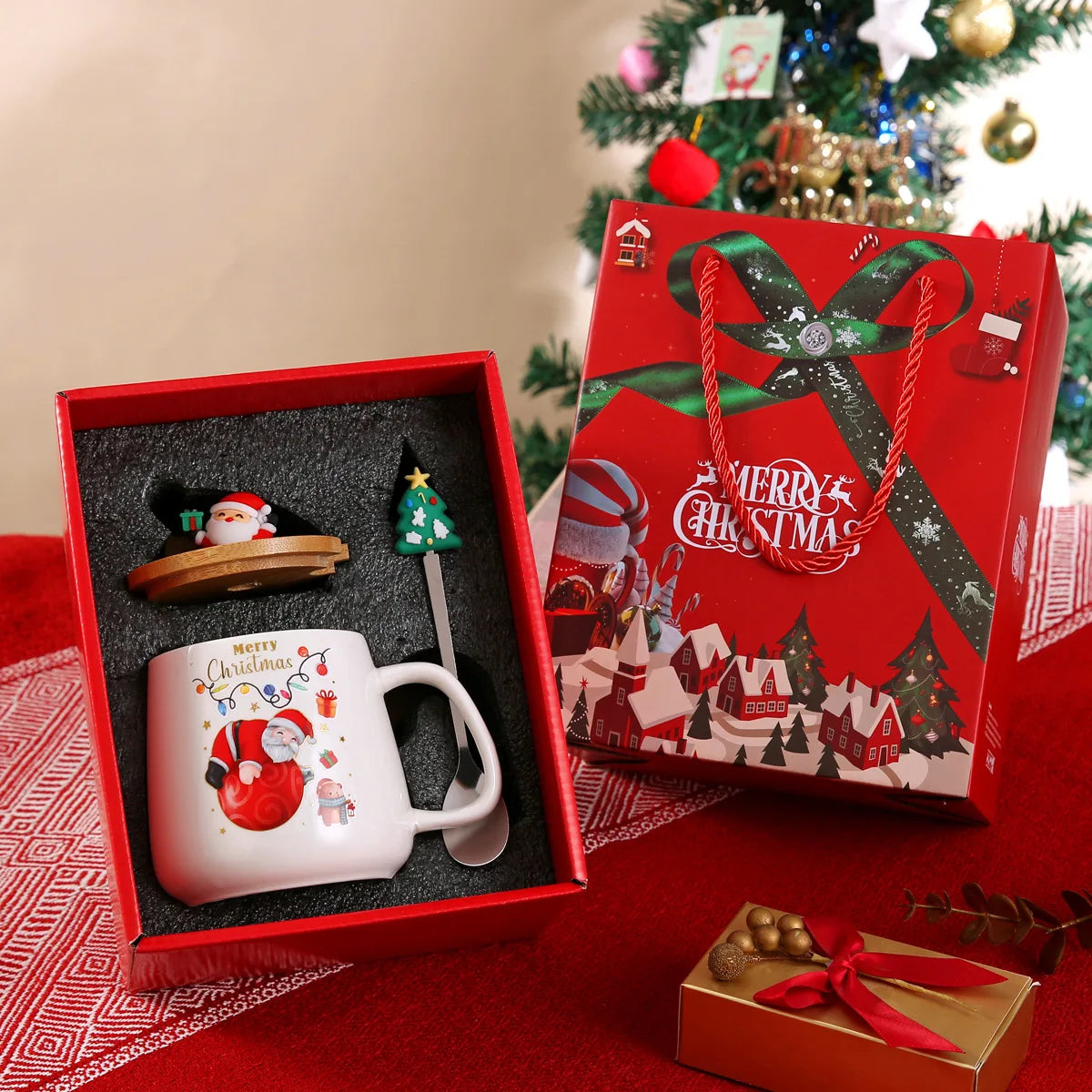 New Design 400ml Christmas Ceramic Coffee Cup Mug Santa Porcelain Gift Reusable Travel Decoration Mugs Cups with Wood Lid Spoon